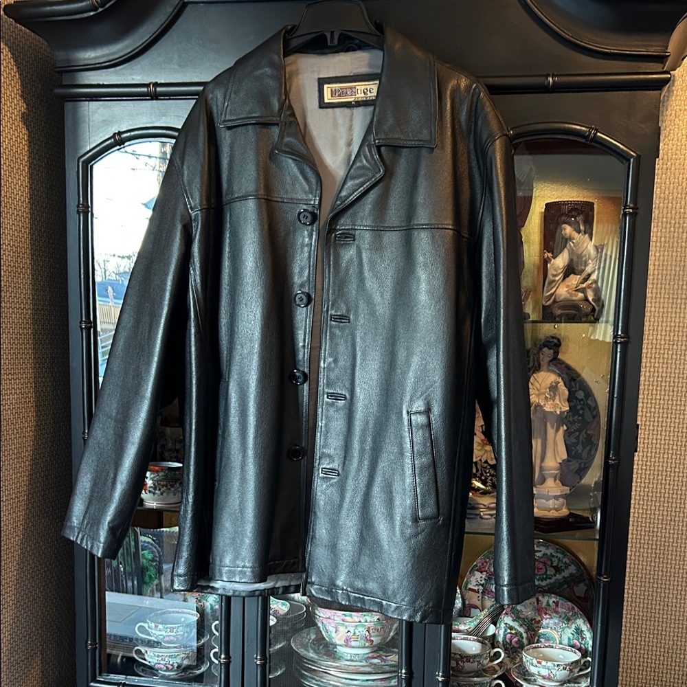 Men's Sleek Black Leather Jacket